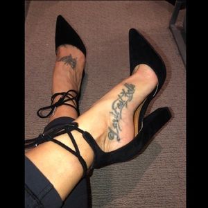Strappy Black pump